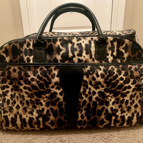 Stunning Leopard Luggage set, wheeled weekender bag, with 2 makeup bags, - Picture 2 of 8